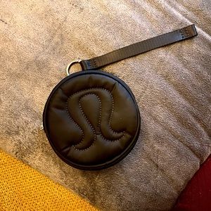 Never used: Lululemon logo coin pouch